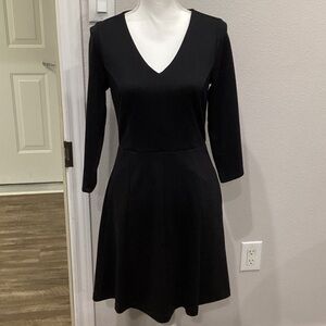 Preowned The Limited Black Long-Sleeve Dress w/Pockets Stretchy Fabric Sz Small
